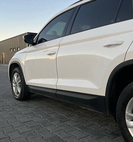 Белый Шкода Kodiaq, объемом двигателя 1.98 л и пробегом 209 тыс. км за 20400 $, фото 16 на Automoto.ua