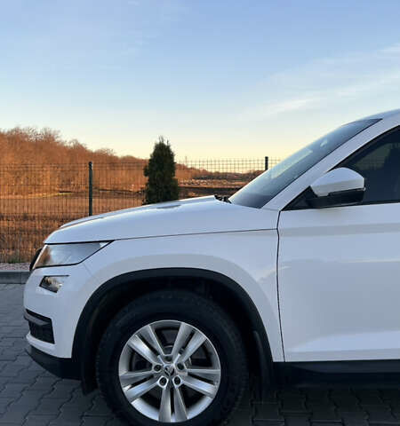 Белый Шкода Kodiaq, объемом двигателя 1.98 л и пробегом 209 тыс. км за 20400 $, фото 5 на Automoto.ua
