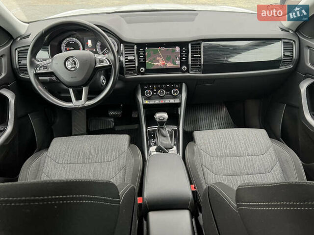 Белый Шкода Kodiaq, объемом двигателя 1.97 л и пробегом 229 тыс. км за 23509 $, фото 22 на Automoto.ua