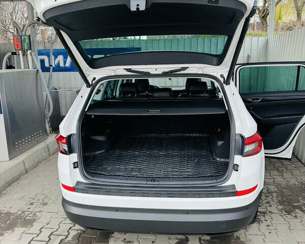 Білий Шкода Kodiaq, об'ємом двигуна 1.97 л та пробігом 218 тис. км за 27300 $, фото 24 на Automoto.ua