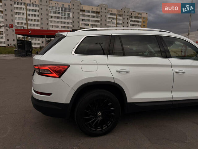 Белый Шкода Kodiaq, объемом двигателя 0 л и пробегом 377 тыс. км за 22500 $, фото 6 на Automoto.ua