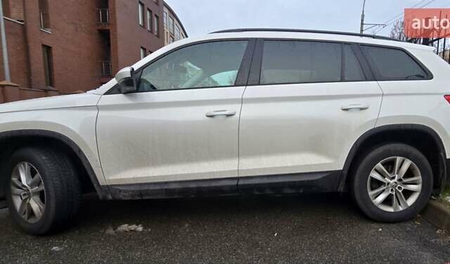Белый Шкода Kodiaq, объемом двигателя 1.98 л и пробегом 99 тыс. км за 23600 $, фото 18 на Automoto.ua
