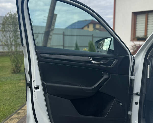 Белый Шкода Kodiaq, объемом двигателя 1.97 л и пробегом 169 тыс. км за 26999 $, фото 43 на Automoto.ua