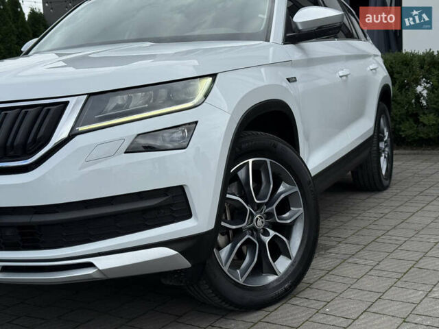 Белый Шкода Kodiaq, объемом двигателя 1.97 л и пробегом 230 тыс. км за 26999 $, фото 5 на Automoto.ua