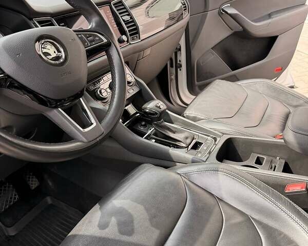 Білий Шкода Kodiaq, об'ємом двигуна 1.98 л та пробігом 259 тис. км за 22000 $, фото 3 на Automoto.ua