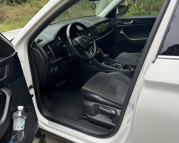 Білий Шкода Kodiaq, об'ємом двигуна 1.97 л та пробігом 218 тис. км за 27300 $, фото 17 на Automoto.ua