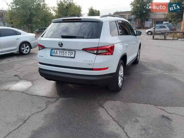 Белый Шкода Kodiaq, объемом двигателя 1.97 л и пробегом 98 тыс. км за 28500 $, фото 3 на Automoto.ua