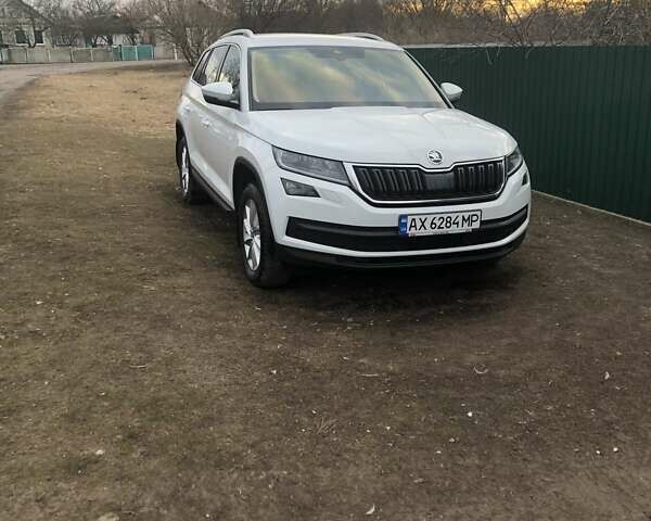 Белый Шкода Kodiaq, объемом двигателя 1.97 л и пробегом 130 тыс. км за 27000 $, фото 1 на Automoto.ua