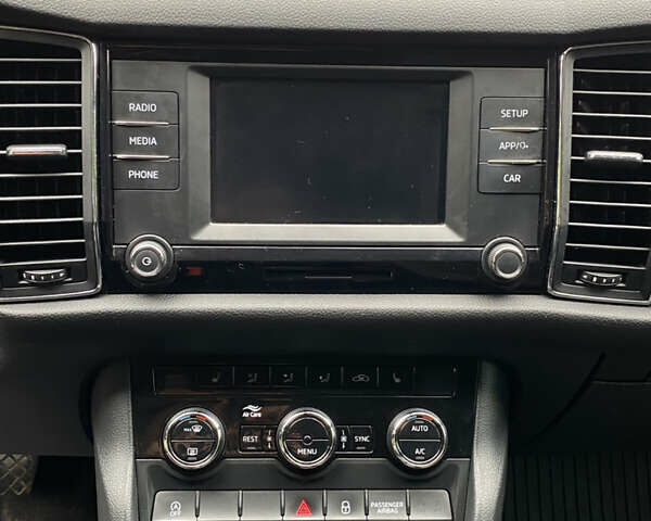 Белый Шкода Kodiaq, объемом двигателя 1.98 л и пробегом 252 тыс. км за 22500 $, фото 17 на Automoto.ua