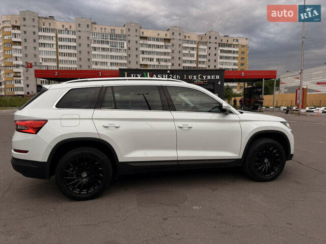 Белый Шкода Kodiaq, объемом двигателя 0 л и пробегом 377 тыс. км за 22500 $, фото 7 на Automoto.ua