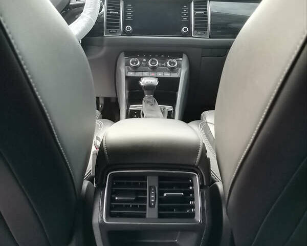 Белый Шкода Kodiaq, объемом двигателя 1.97 л и пробегом 98 тыс. км за 28500 $, фото 18 на Automoto.ua