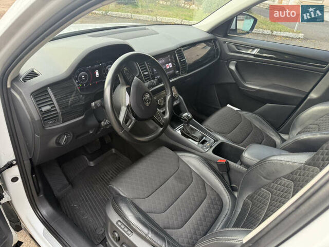 Белый Шкода Kodiaq, объемом двигателя 1.97 л и пробегом 263 тыс. км за 23800 $, фото 1 на Automoto.ua