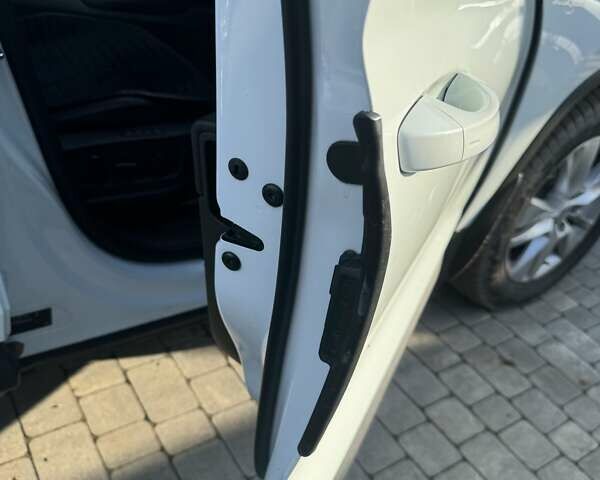 Білий Шкода Kodiaq, об'ємом двигуна 1.97 л та пробігом 195 тис. км за 28999 $, фото 7 на Automoto.ua