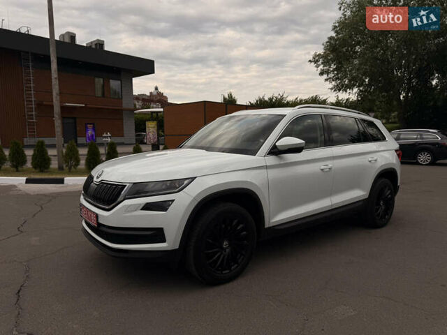 Белый Шкода Kodiaq, объемом двигателя 0 л и пробегом 377 тыс. км за 22500 $, фото 1 на Automoto.ua