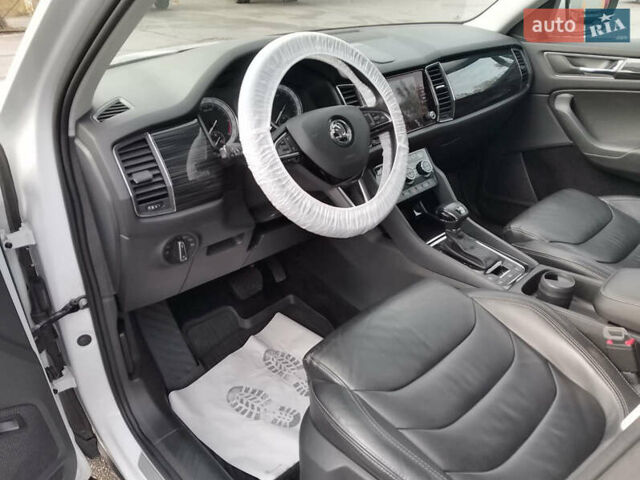 Белый Шкода Kodiaq, объемом двигателя 1.97 л и пробегом 98 тыс. км за 28500 $, фото 24 на Automoto.ua