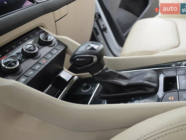 Білий Шкода Kodiaq, об'ємом двигуна 2 л та пробігом 285 тис. км за 25950 $, фото 37 на Automoto.ua