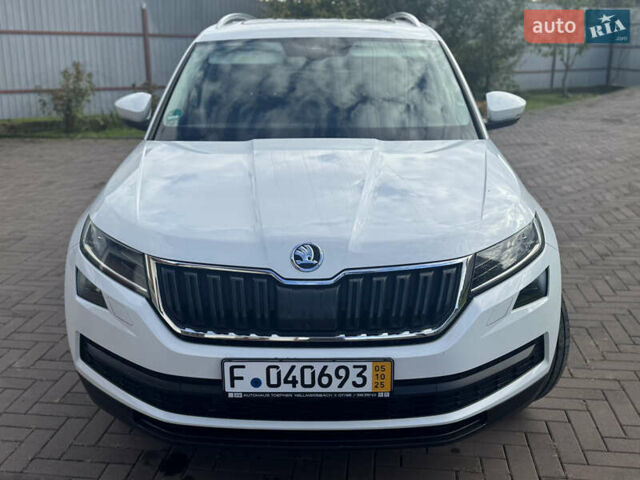Белый Шкода Kodiaq, объемом двигателя 1.97 л и пробегом 169 тыс. км за 26999 $, фото 6 на Automoto.ua