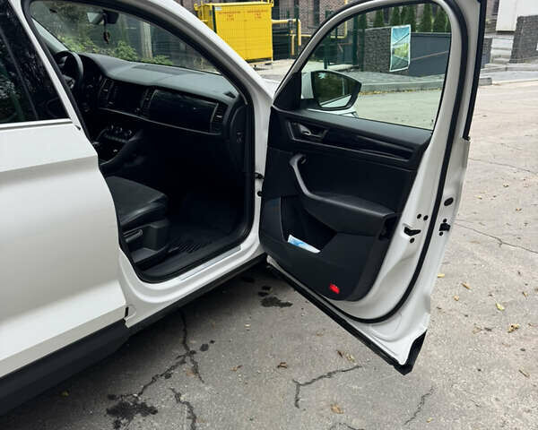 Білий Шкода Kodiaq, об'ємом двигуна 1.97 л та пробігом 218 тис. км за 27300 $, фото 20 на Automoto.ua