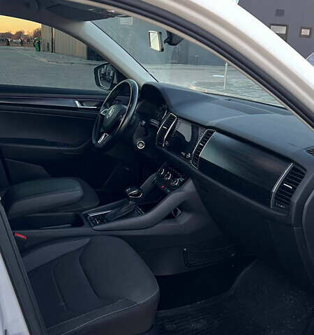 Белый Шкода Kodiaq, объемом двигателя 1.98 л и пробегом 209 тыс. км за 20400 $, фото 58 на Automoto.ua