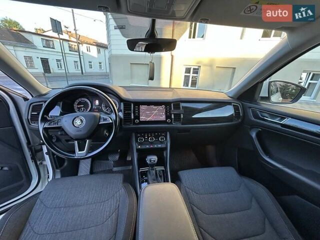Белый Шкода Kodiaq, объемом двигателя 1.97 л и пробегом 279 тыс. км за 22650 $, фото 72 на Automoto.ua