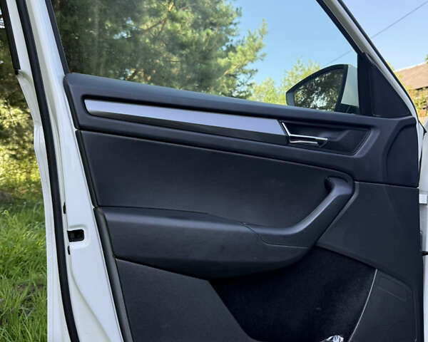 Білий Шкода Kodiaq, об'ємом двигуна 1.4 л та пробігом 78 тис. км за 18999 $, фото 8 на Automoto.ua