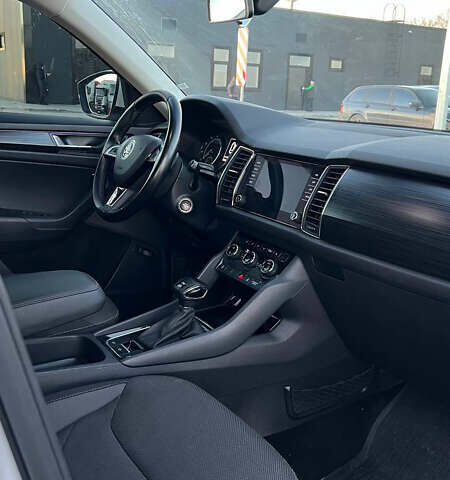 Белый Шкода Kodiaq, объемом двигателя 1.98 л и пробегом 209 тыс. км за 20400 $, фото 59 на Automoto.ua