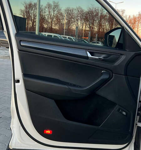 Белый Шкода Kodiaq, объемом двигателя 1.98 л и пробегом 209 тыс. км за 20400 $, фото 73 на Automoto.ua