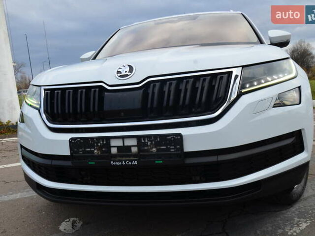 Білий Шкода Kodiaq, об'ємом двигуна 2 л та пробігом 285 тис. км за 25950 $, фото 5 на Automoto.ua