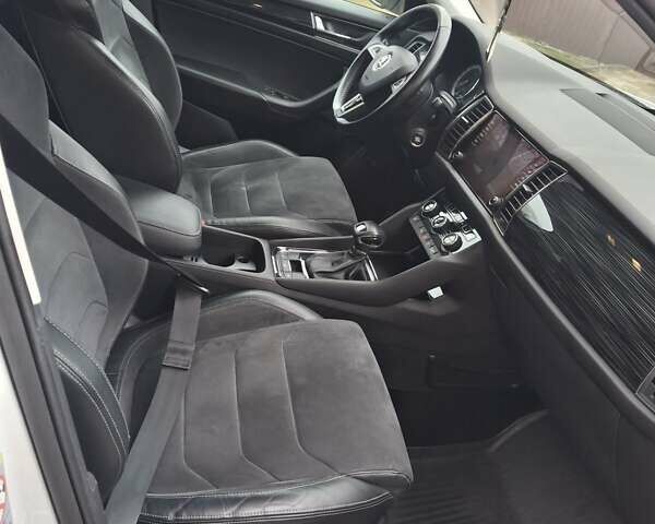 Белый Шкода Kodiaq, объемом двигателя 2 л и пробегом 198 тыс. км за 23999 $, фото 8 на Automoto.ua