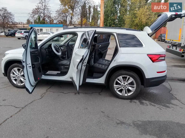 Белый Шкода Kodiaq, объемом двигателя 1.97 л и пробегом 98 тыс. км за 28500 $, фото 11 на Automoto.ua