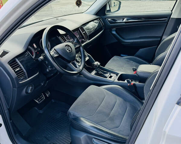 Білий Шкода Kodiaq, об'ємом двигуна 1.97 л та пробігом 218 тис. км за 27300 $, фото 28 на Automoto.ua