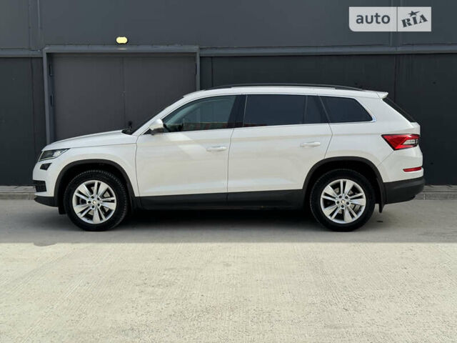 Белый Шкода Kodiaq, объемом двигателя 2 л и пробегом 99 тыс. км за 27500 $, фото 4 на Automoto.ua