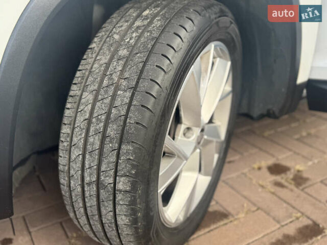 Белый Шкода Kodiaq, объемом двигателя 1.97 л и пробегом 169 тыс. км за 26999 $, фото 28 на Automoto.ua
