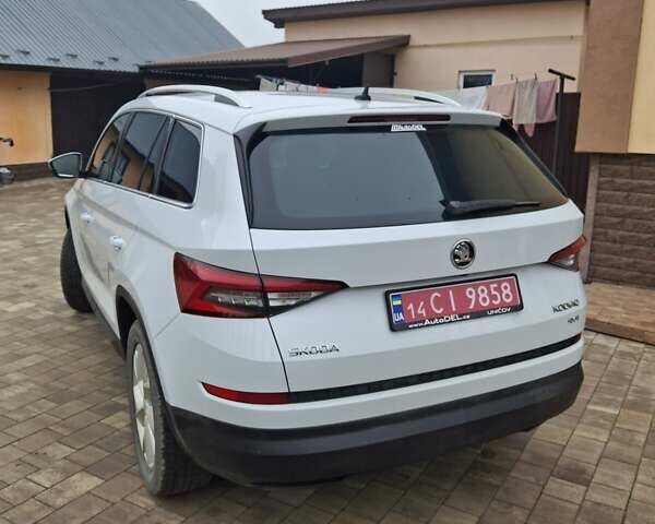 Белый Шкода Kodiaq, объемом двигателя 2 л и пробегом 198 тыс. км за 23999 $, фото 1 на Automoto.ua