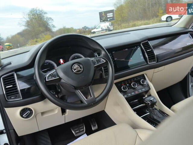 Білий Шкода Kodiaq, об'ємом двигуна 2 л та пробігом 285 тис. км за 25950 $, фото 56 на Automoto.ua