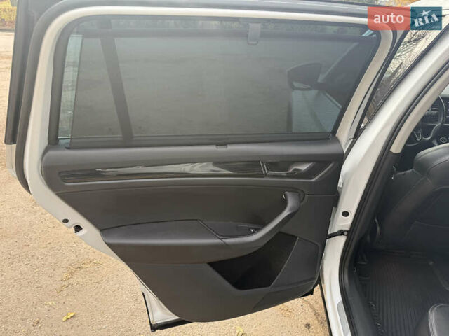 Белый Шкода Kodiaq, объемом двигателя 1.97 л и пробегом 263 тыс. км за 23800 $, фото 36 на Automoto.ua