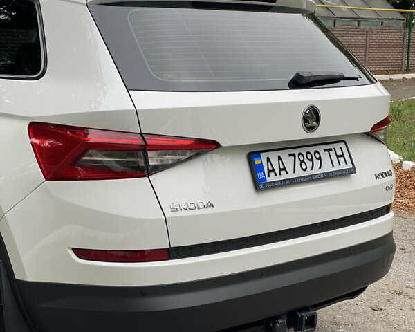 Белый Шкода Kodiaq, объемом двигателя 1.98 л и пробегом 252 тыс. км за 22500 $, фото 6 на Automoto.ua