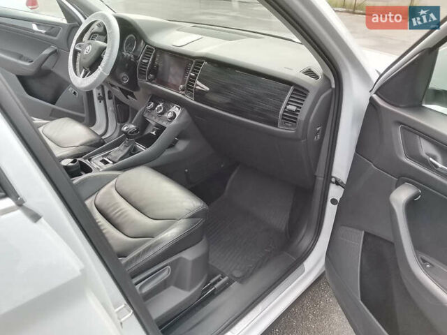 Белый Шкода Kodiaq, объемом двигателя 1.97 л и пробегом 98 тыс. км за 28500 $, фото 19 на Automoto.ua
