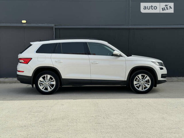 Білий Шкода Kodiaq, об'ємом двигуна 2 л та пробігом 99 тис. км за 27500 $, фото 8 на Automoto.ua