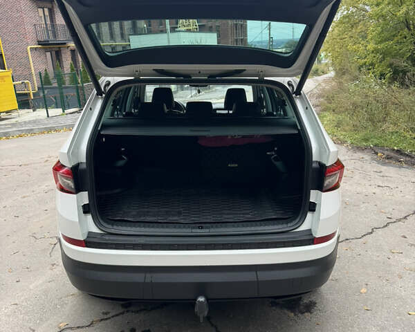 Білий Шкода Kodiaq, об'ємом двигуна 1.97 л та пробігом 218 тис. км за 27300 $, фото 13 на Automoto.ua