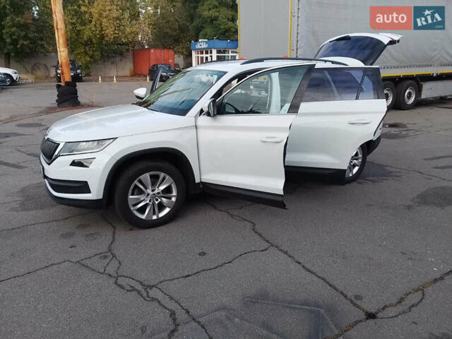 Белый Шкода Kodiaq, объемом двигателя 1.97 л и пробегом 98 тыс. км за 28500 $, фото 12 на Automoto.ua
