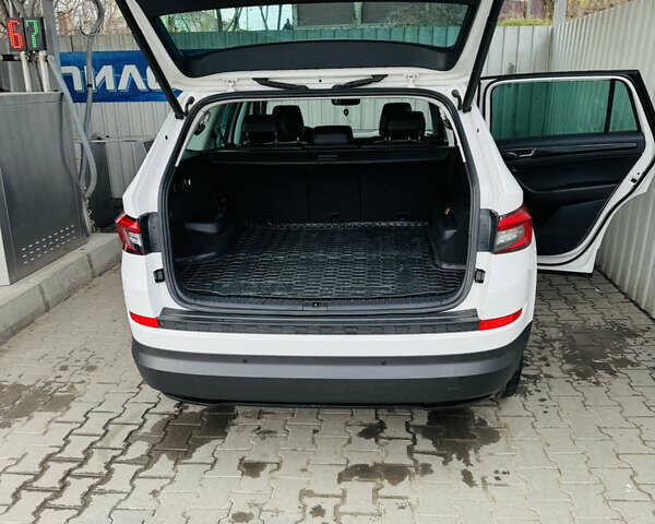 Білий Шкода Kodiaq, об'ємом двигуна 1.97 л та пробігом 218 тис. км за 27300 $, фото 25 на Automoto.ua