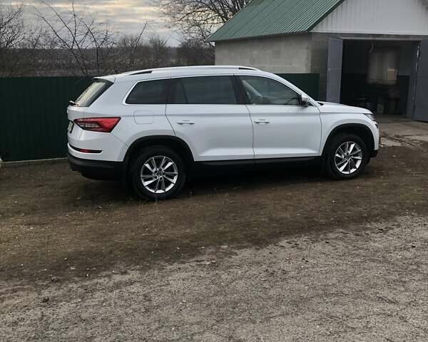 Белый Шкода Kodiaq, объемом двигателя 1.97 л и пробегом 130 тыс. км за 27000 $, фото 3 на Automoto.ua