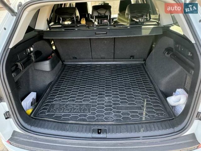 Білий Шкода Kodiaq, об'ємом двигуна 1.97 л та пробігом 195 тис. км за 28999 $, фото 27 на Automoto.ua