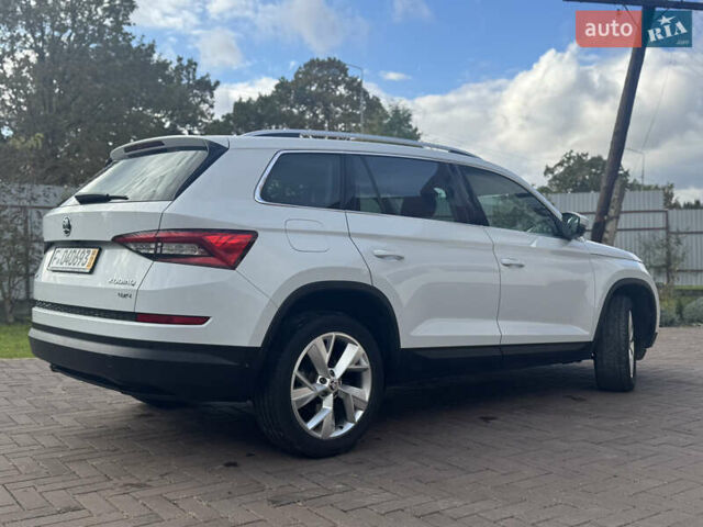 Белый Шкода Kodiaq, объемом двигателя 1.97 л и пробегом 169 тыс. км за 26999 $, фото 3 на Automoto.ua