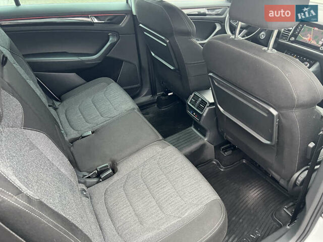 Белый Шкода Kodiaq, объемом двигателя 1.97 л и пробегом 229 тыс. км за 23509 $, фото 25 на Automoto.ua