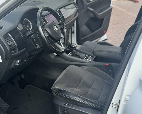 Белый Шкода Kodiaq, объемом двигателя 1.97 л и пробегом 169 тыс. км за 26999 $, фото 2 на Automoto.ua