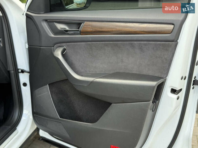Белый Шкода Kodiaq, объемом двигателя 1.97 л и пробегом 230 тыс. км за 26999 $, фото 61 на Automoto.ua