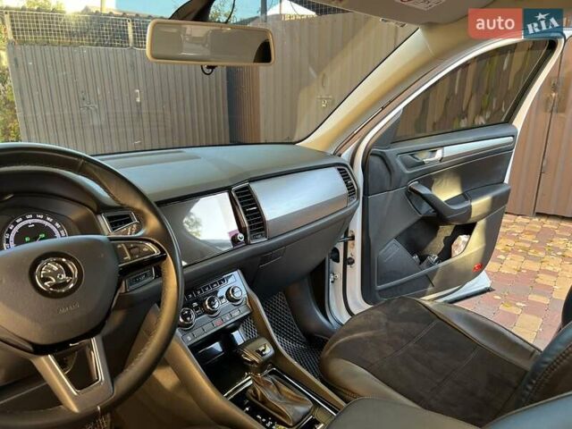 Белый Шкода Kodiaq, объемом двигателя 1.97 л и пробегом 118 тыс. км за 29700 $, фото 18 на Automoto.ua