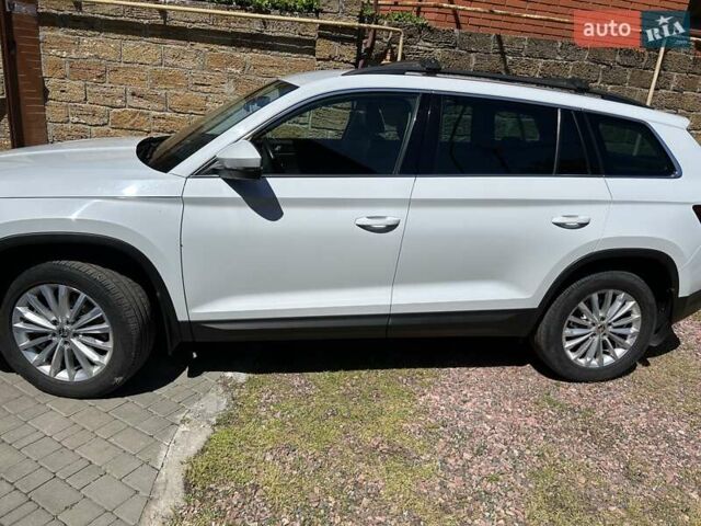 Білий Шкода Kodiaq, об'ємом двигуна 1.98 л та пробігом 77 тис. км за 31500 $, фото 10 на Automoto.ua